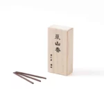 Kousaido Moonlight of Arashiyama Jaapani viirukipulgad ja traditsiooniline puidust kinkekarp