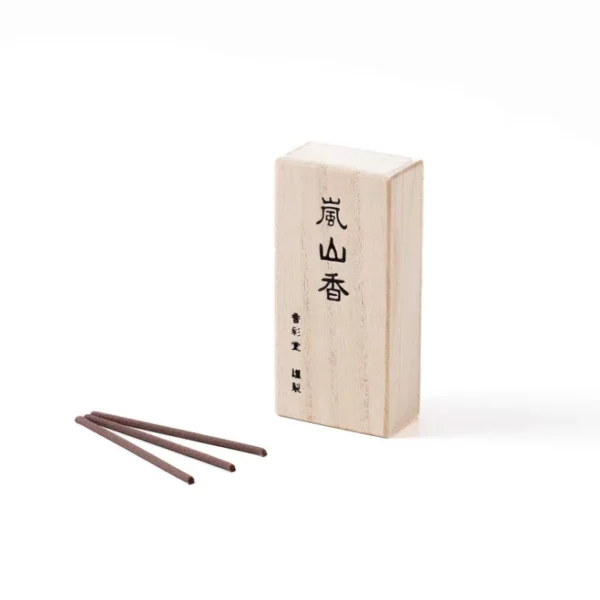 Kousaido Moonlight of Arashiyama Jaapani viirukipulgad ja traditsiooniline puidust kinkekarp